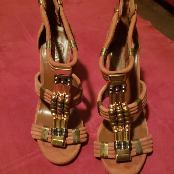 Shoes - Picture 2 of 4